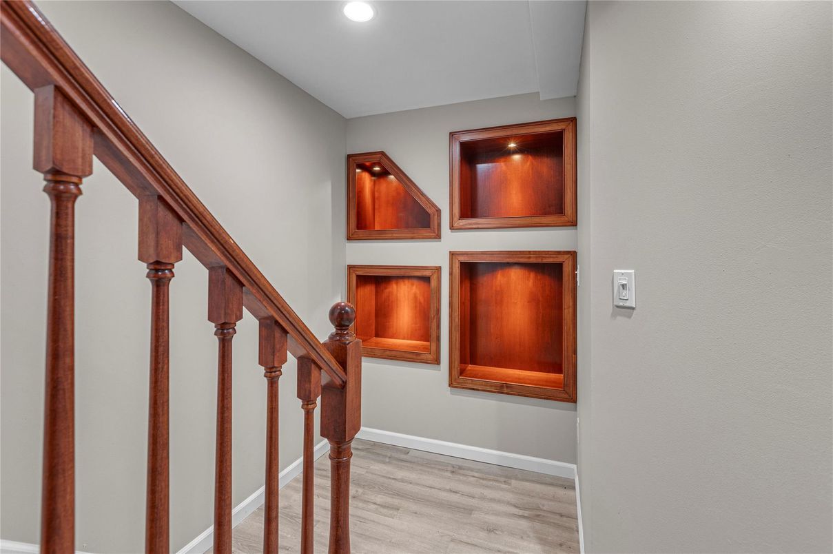 Interior, Recessed Lighting, Wood Texture Flooring
