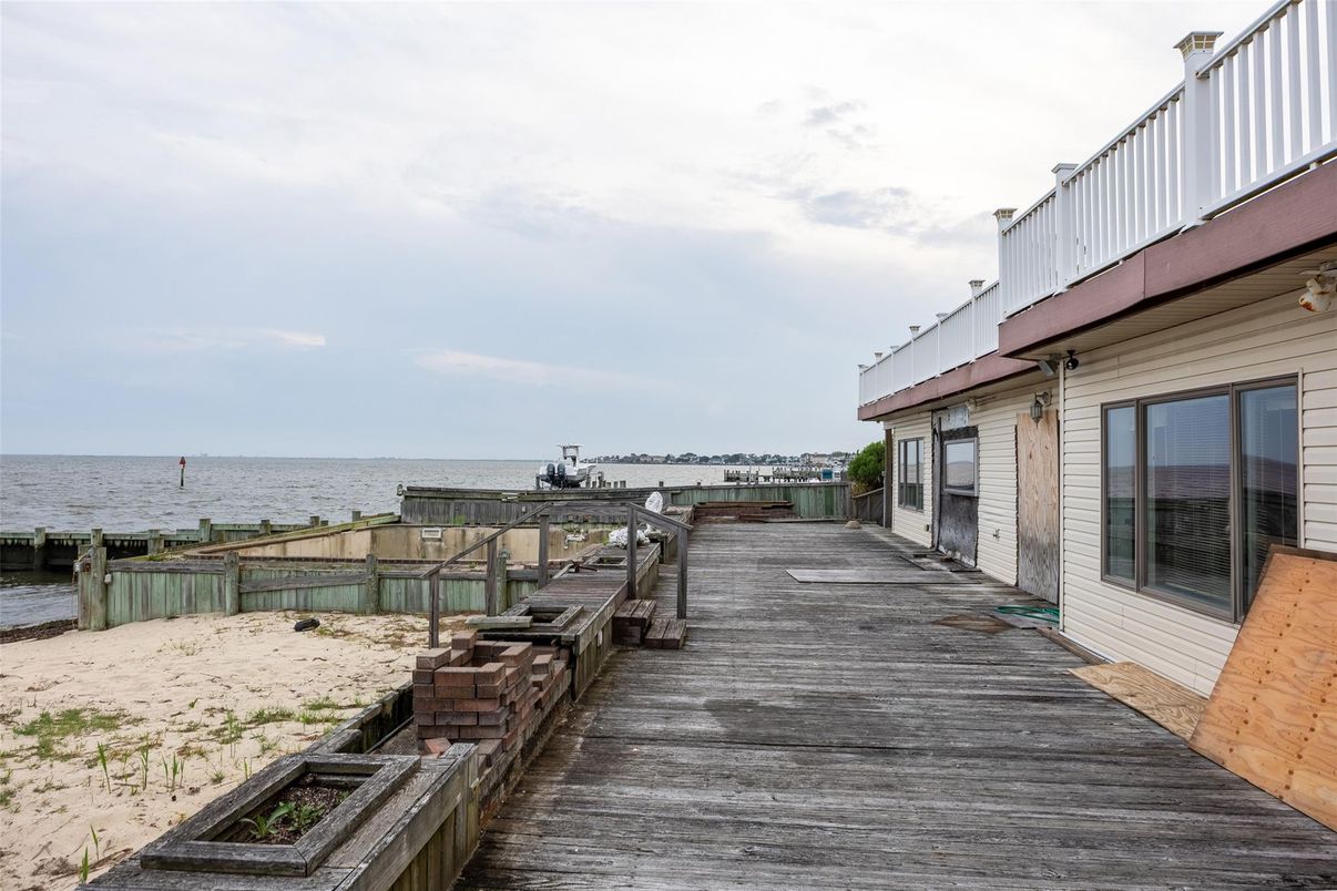Exterior, Water