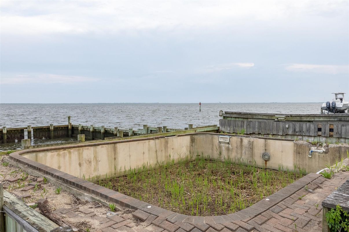 Exterior, Water