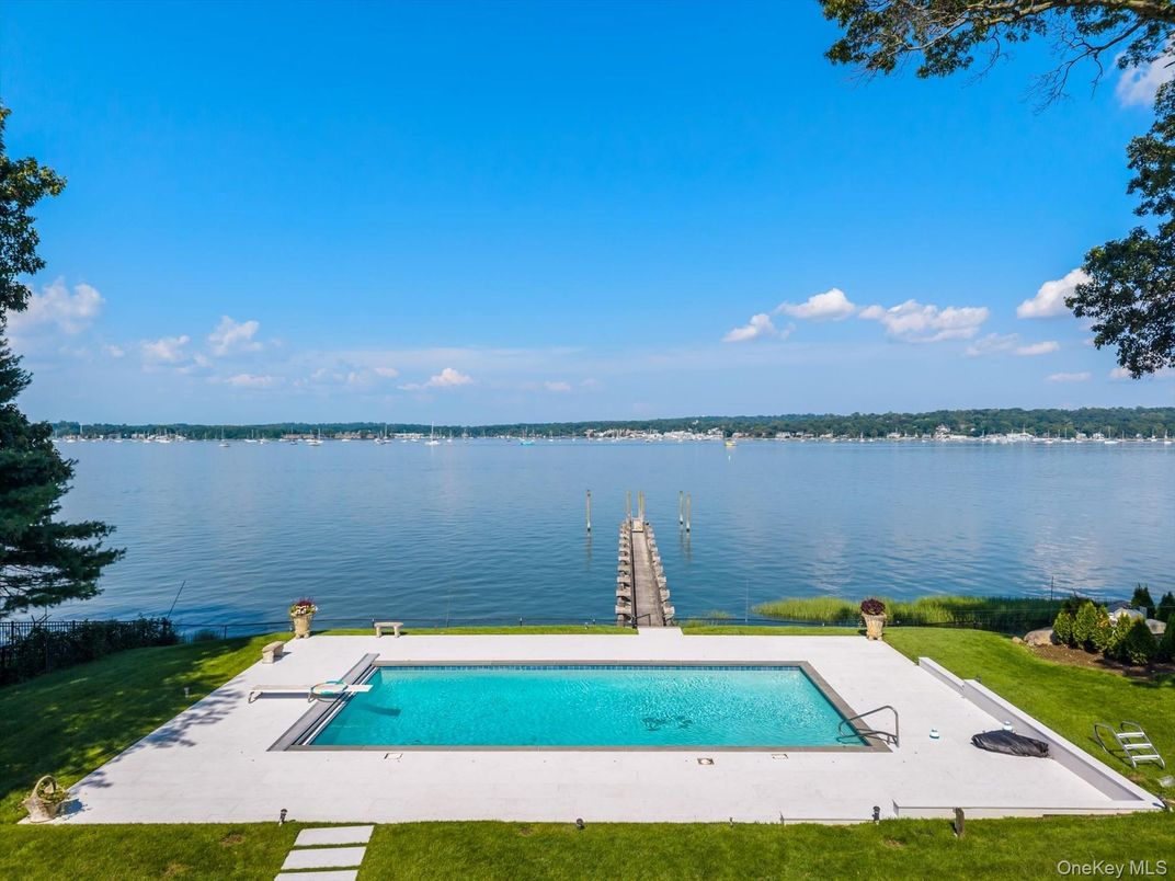 Exterior, Pool, Water