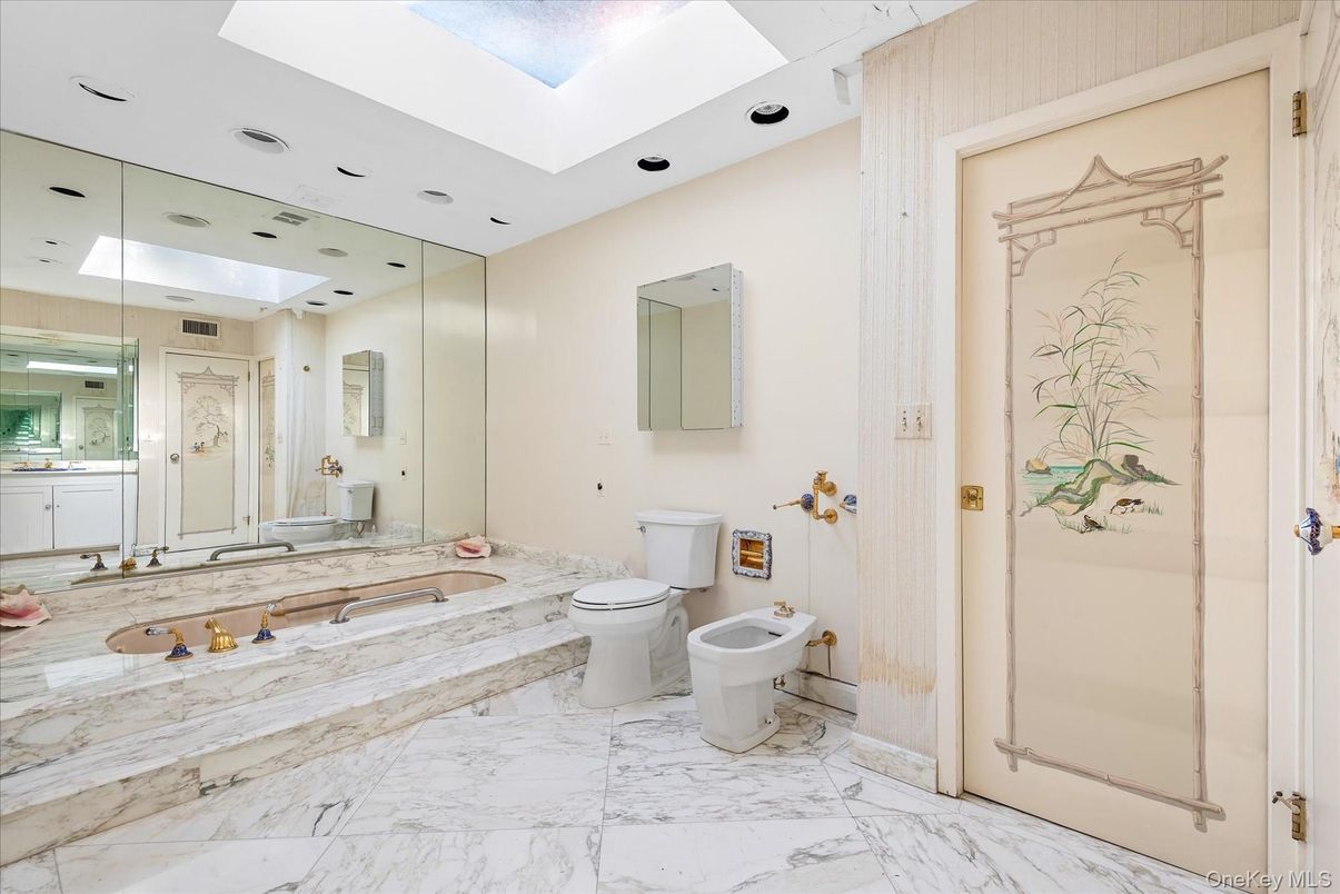 Bathroom, Interior, Marble, Recessed Lighting