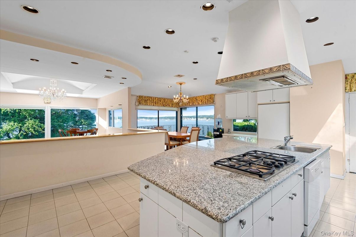 Chandelier, Dining room, Interior, Kitchen, Recessed Lighting, Water