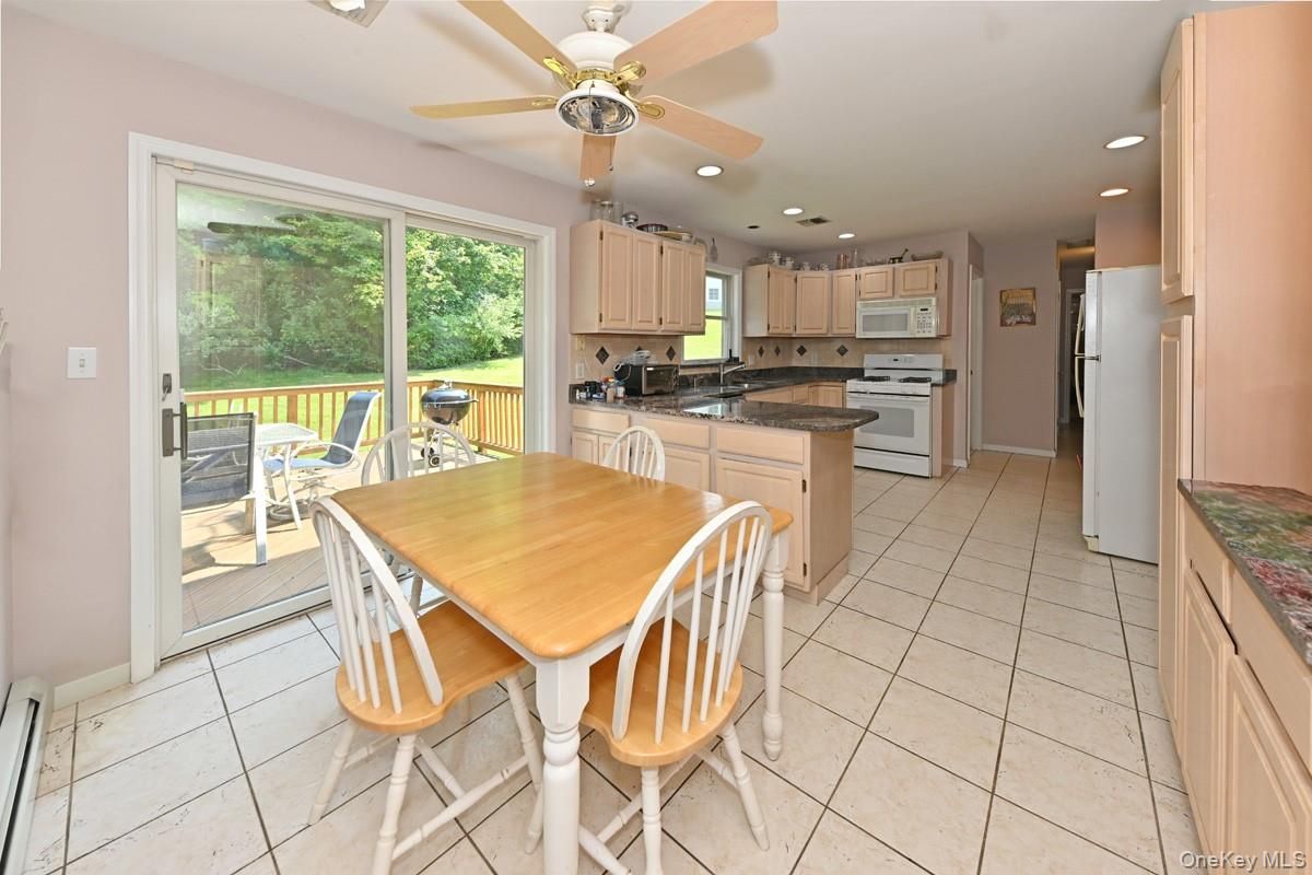 Dining room, Interior, Kitchen, Recessed Lighting