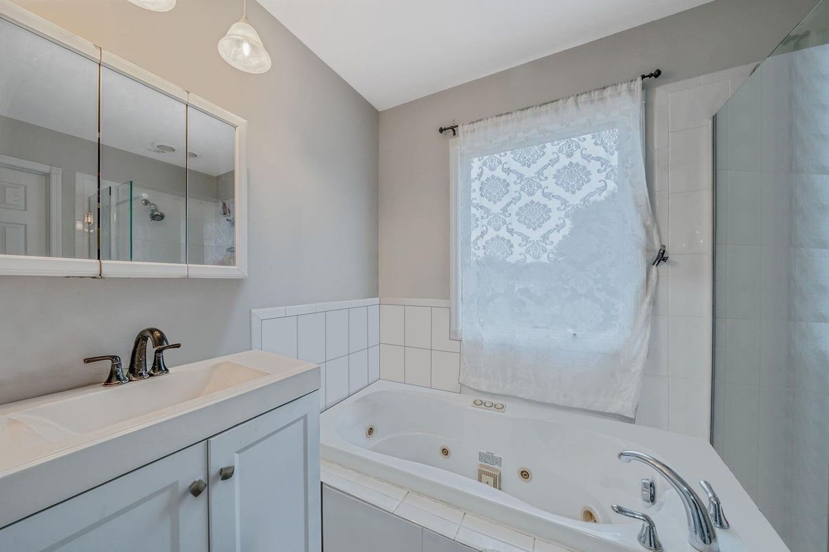 Bathroom, Interior, Pendant Lights