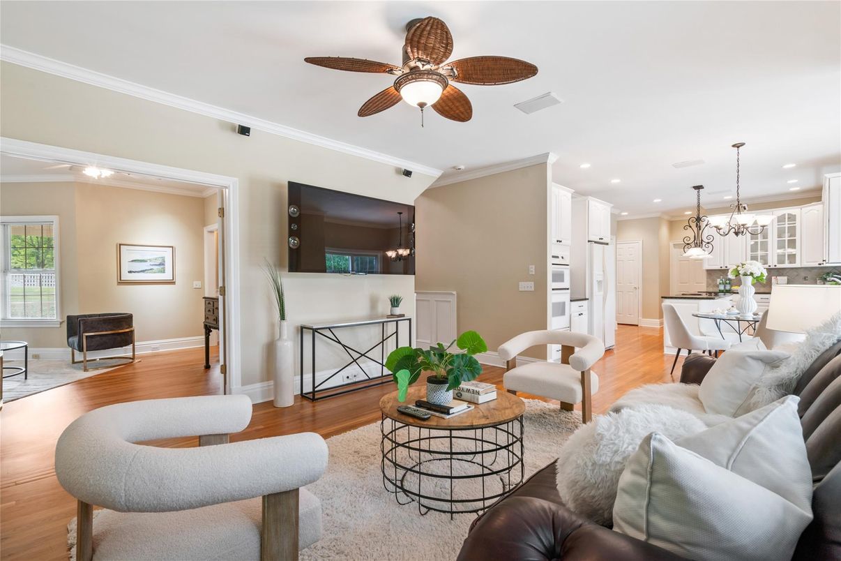 Dining room, Interior, Kitchen, Living room, Pendant Lights, Recessed Lighting, Wood Texture Flooring