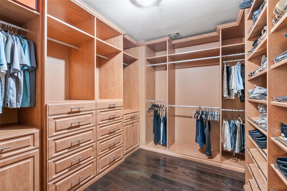 Interior, Recessed Lighting, Walk-in Closets, Wood Texture Flooring