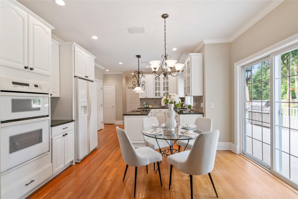 Chandelier, Dining room, Interior, Kitchen, Pendant Lights, Recessed Lighting, Wood Texture Flooring