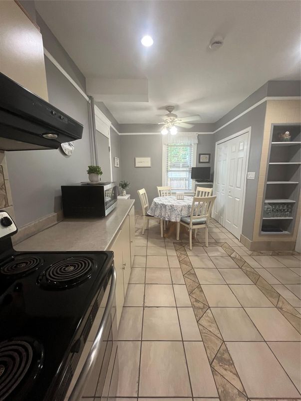 Dining room, Interior, Recessed Lighting