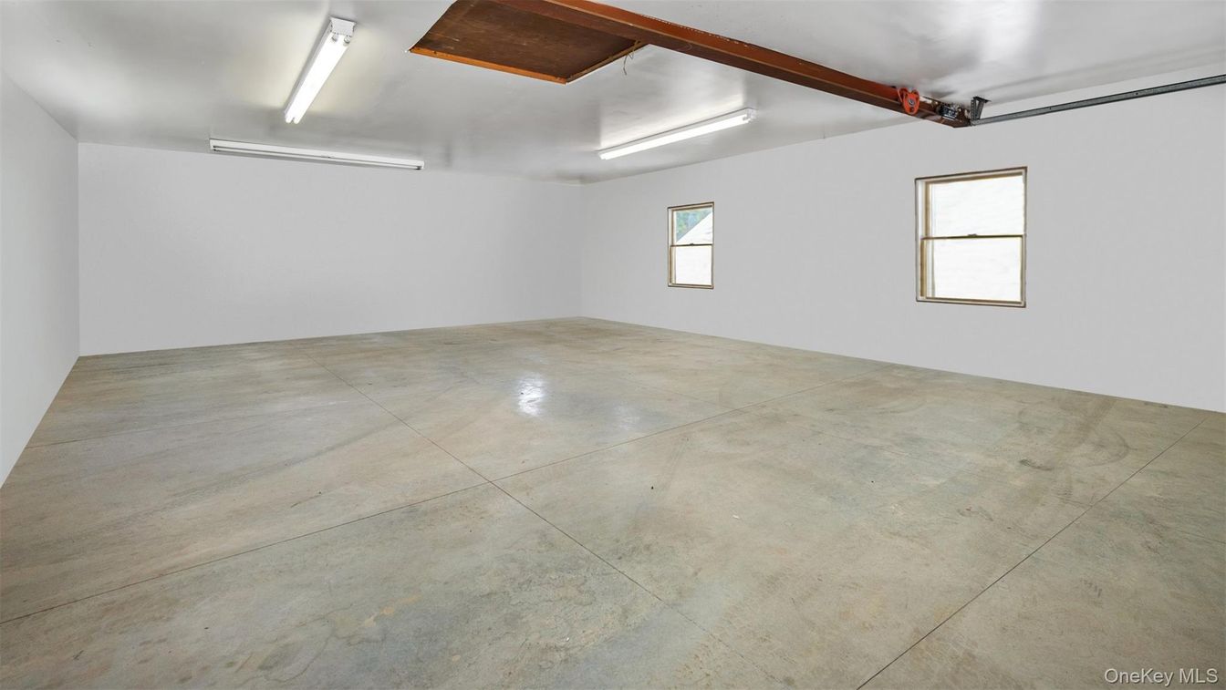Empty room, Garage, Interior