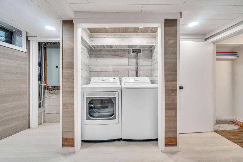 Interior, Recessed Lighting, Utility Closets, Washer, Wood Texture Flooring