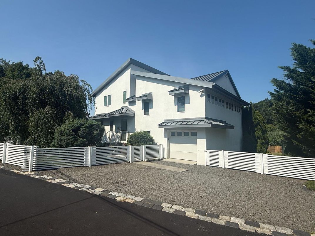 Attached, Exterior, Facade, Modern