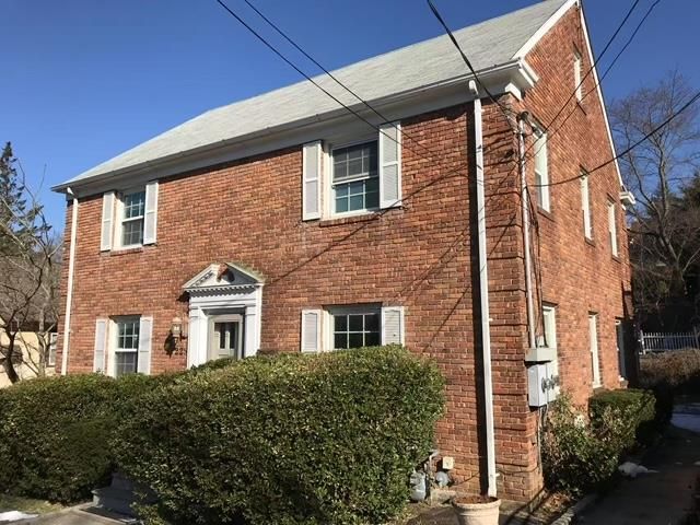 Exterior, Facade, Brick Facade, Georgian