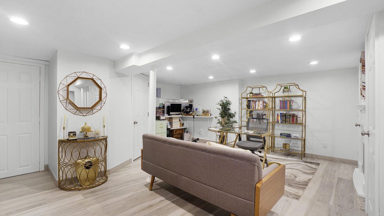 Interior, Recessed Lighting, Wood Texture Flooring