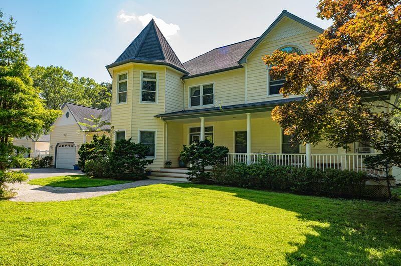 Attached, Backyard, Exterior, Facade, Queen Anne Victorian