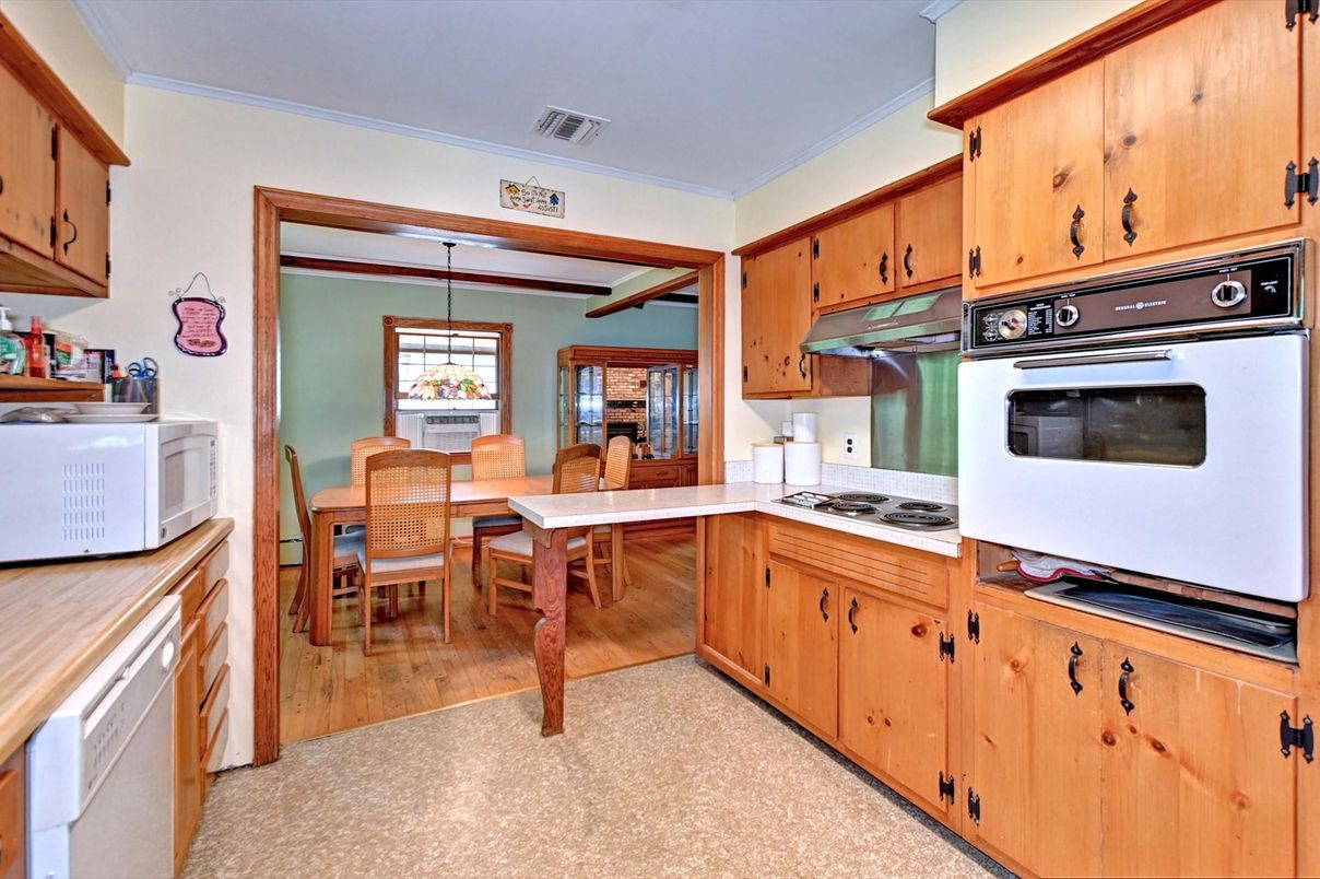Dining room, Interior, Kitchen, Pendant Lights, Wood Texture Flooring