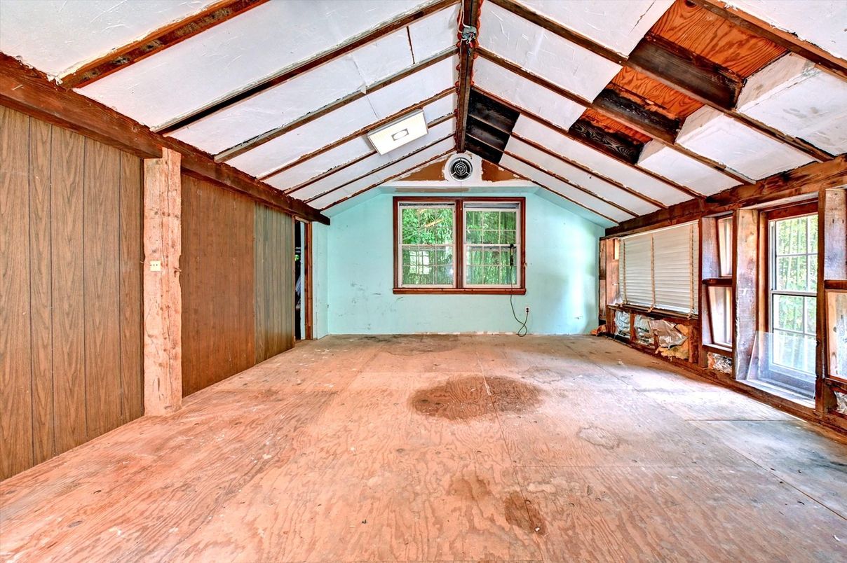 Empty room, Interior, Wooden Beams, Wooden Walls