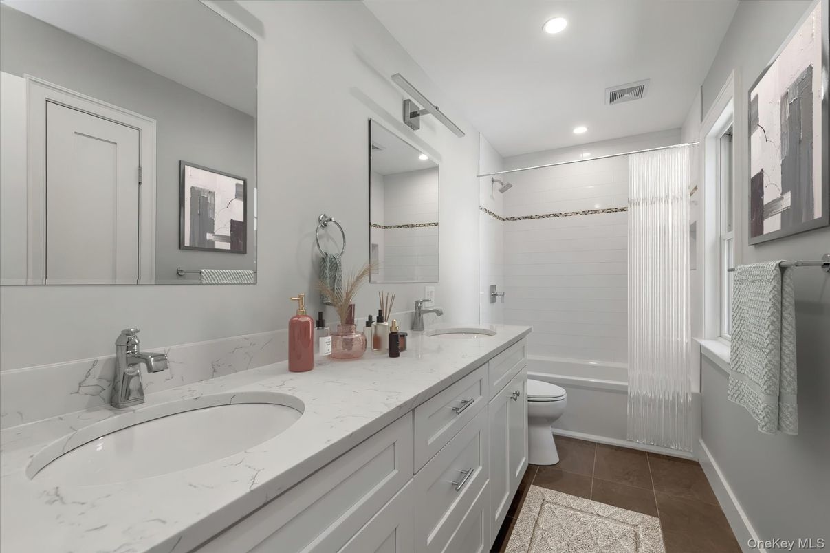 Bathroom, Dual Sink Vanities, Interior, Recessed Lighting