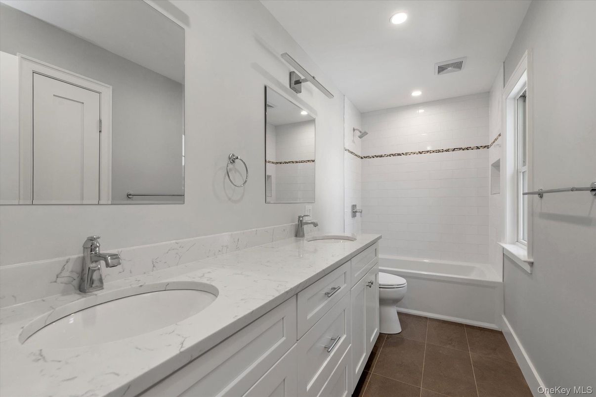 Bathroom, Dual Sink Vanities, Interior, Recessed Lighting
