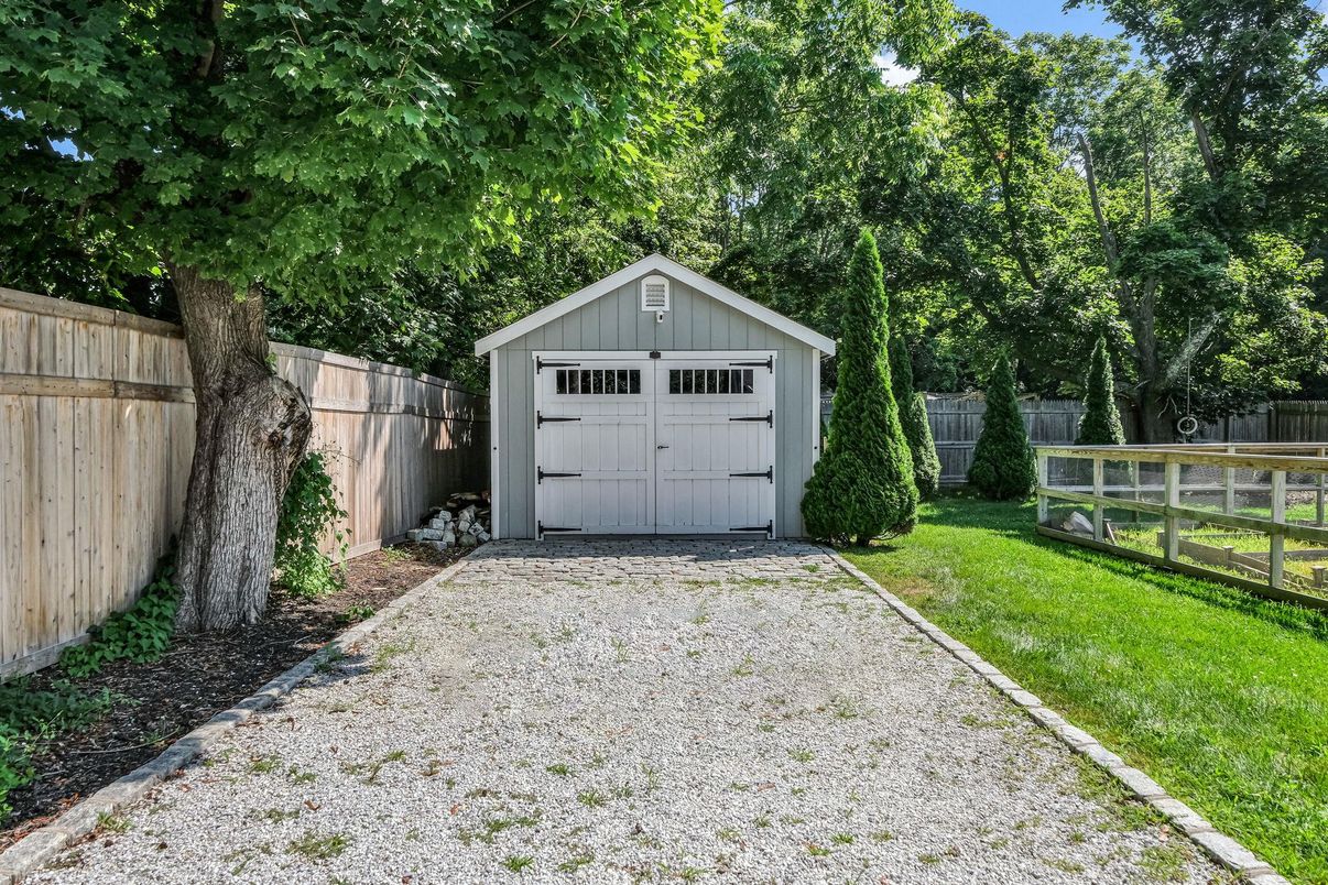 Detached Garage, Exterior