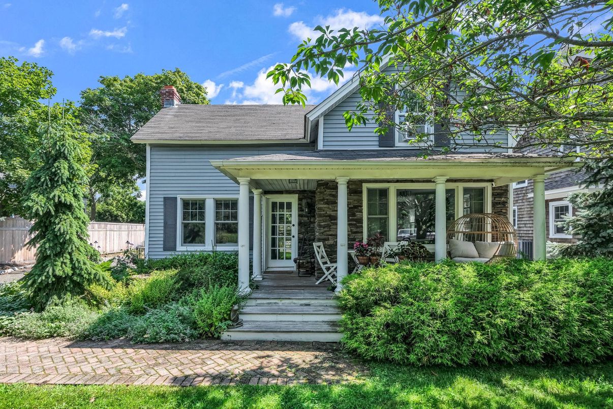 Exterior, Facade, Cape Cod