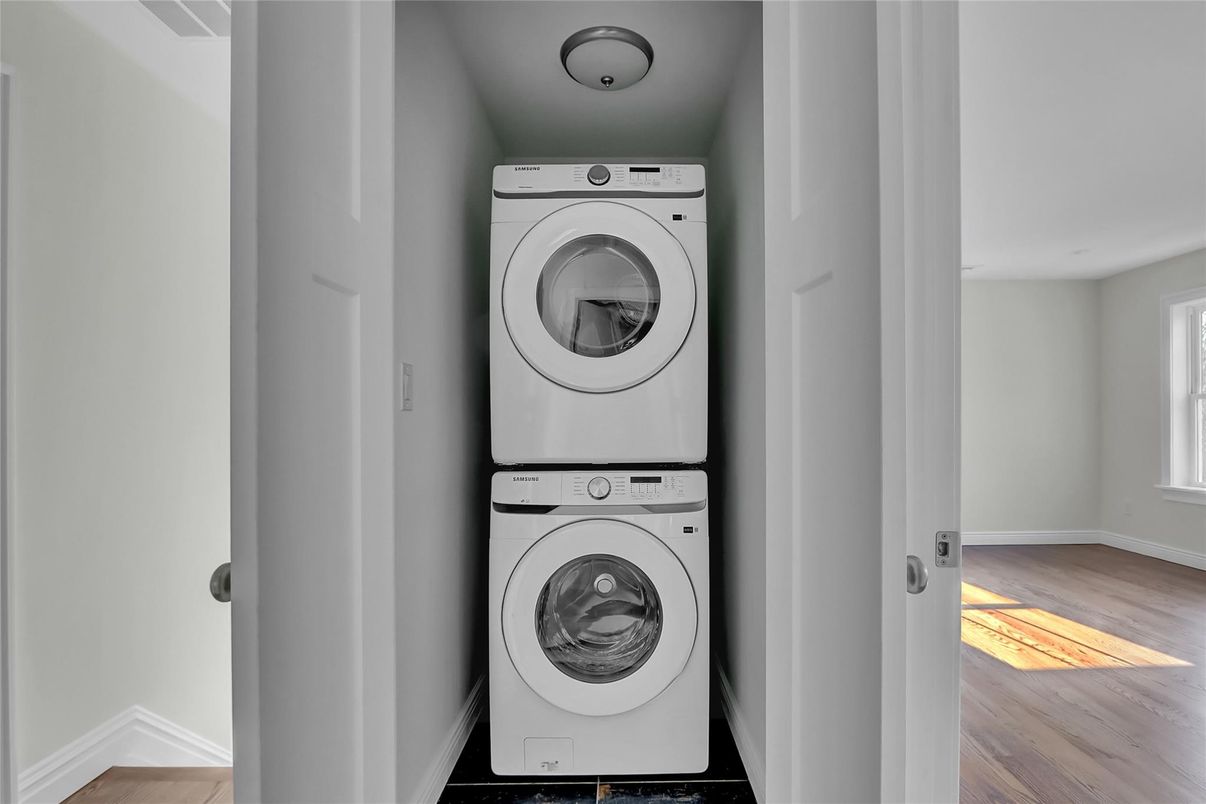 Interior, Utility Closets, Washer, Wood Texture Flooring