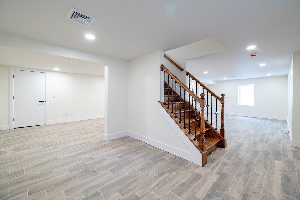Interior, Recessed Lighting, Wood Texture Flooring