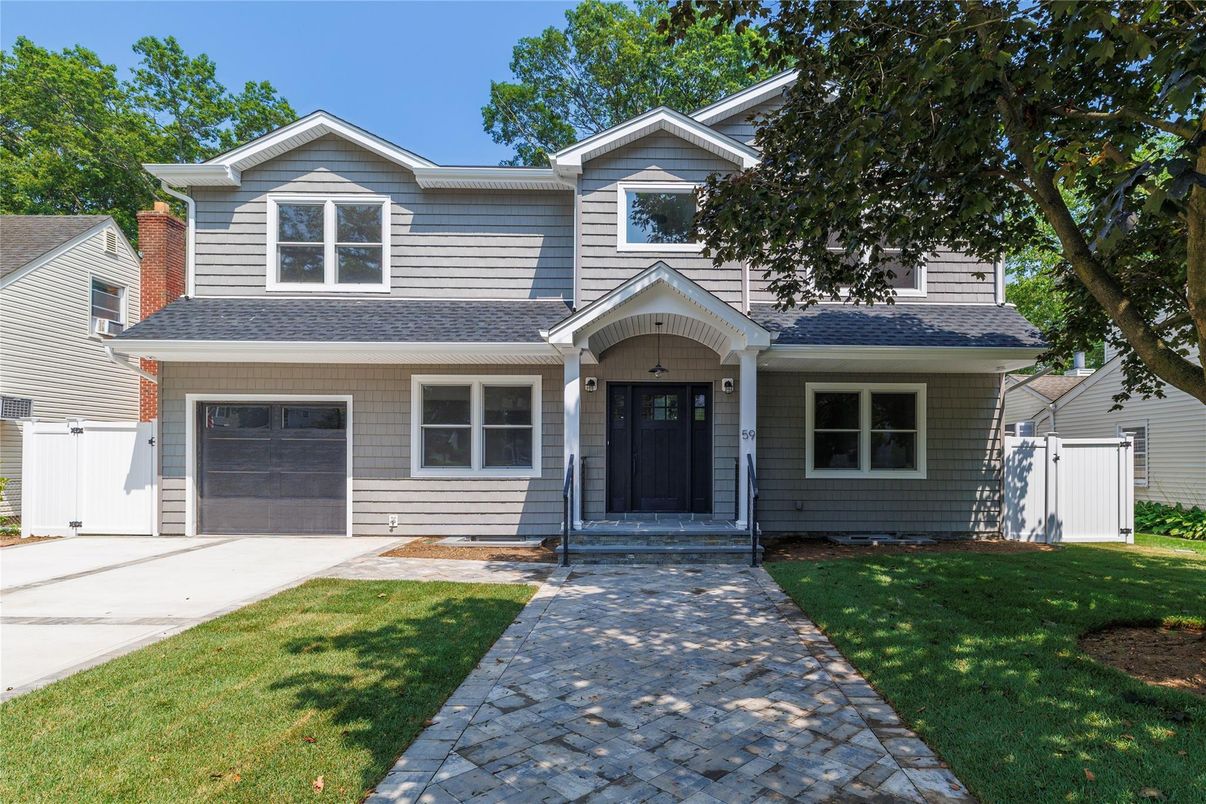Attached, Exterior, Facade, American Craftsman