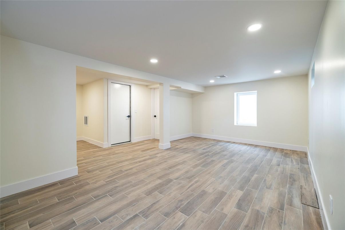 Empty room, Interior, Recessed Lighting, Wood Texture Flooring