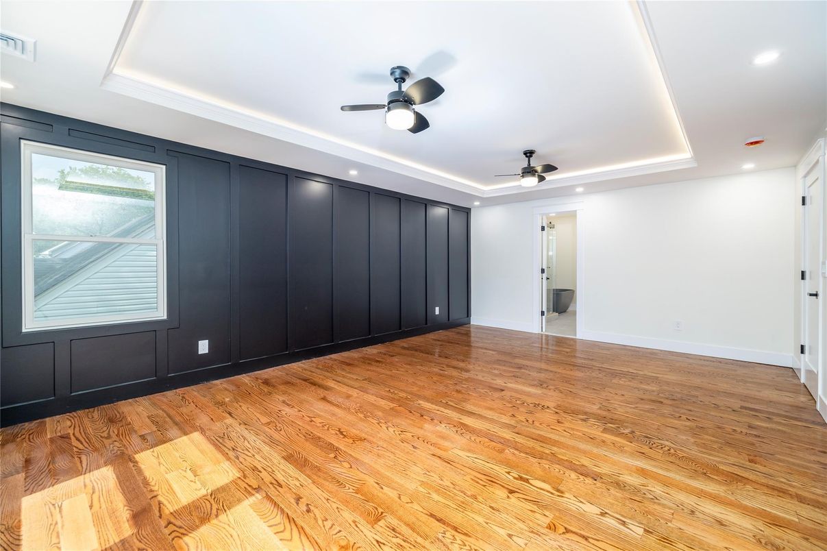 Empty room, Interior, Recessed Lighting, Wood Texture Flooring
