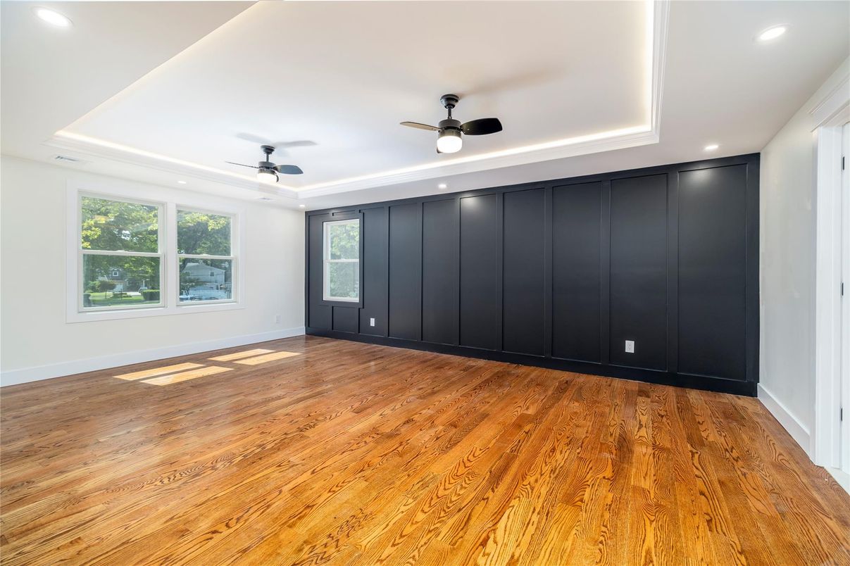 Empty room, Interior, Recessed Lighting, Wood Texture Flooring