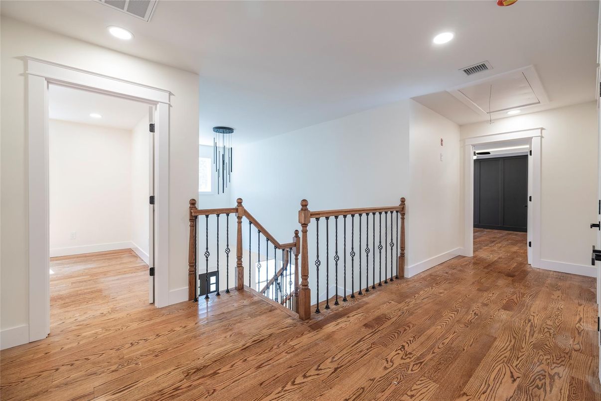 Interior, Pendant Lights, Recessed Lighting, Wood Texture Flooring