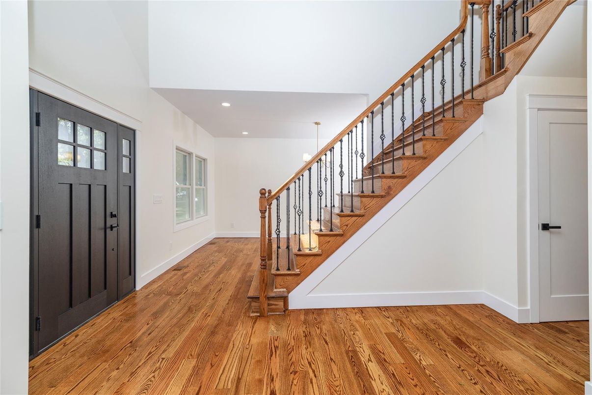 Interior, Pendant Lights, Recessed Lighting, Wood Texture Flooring