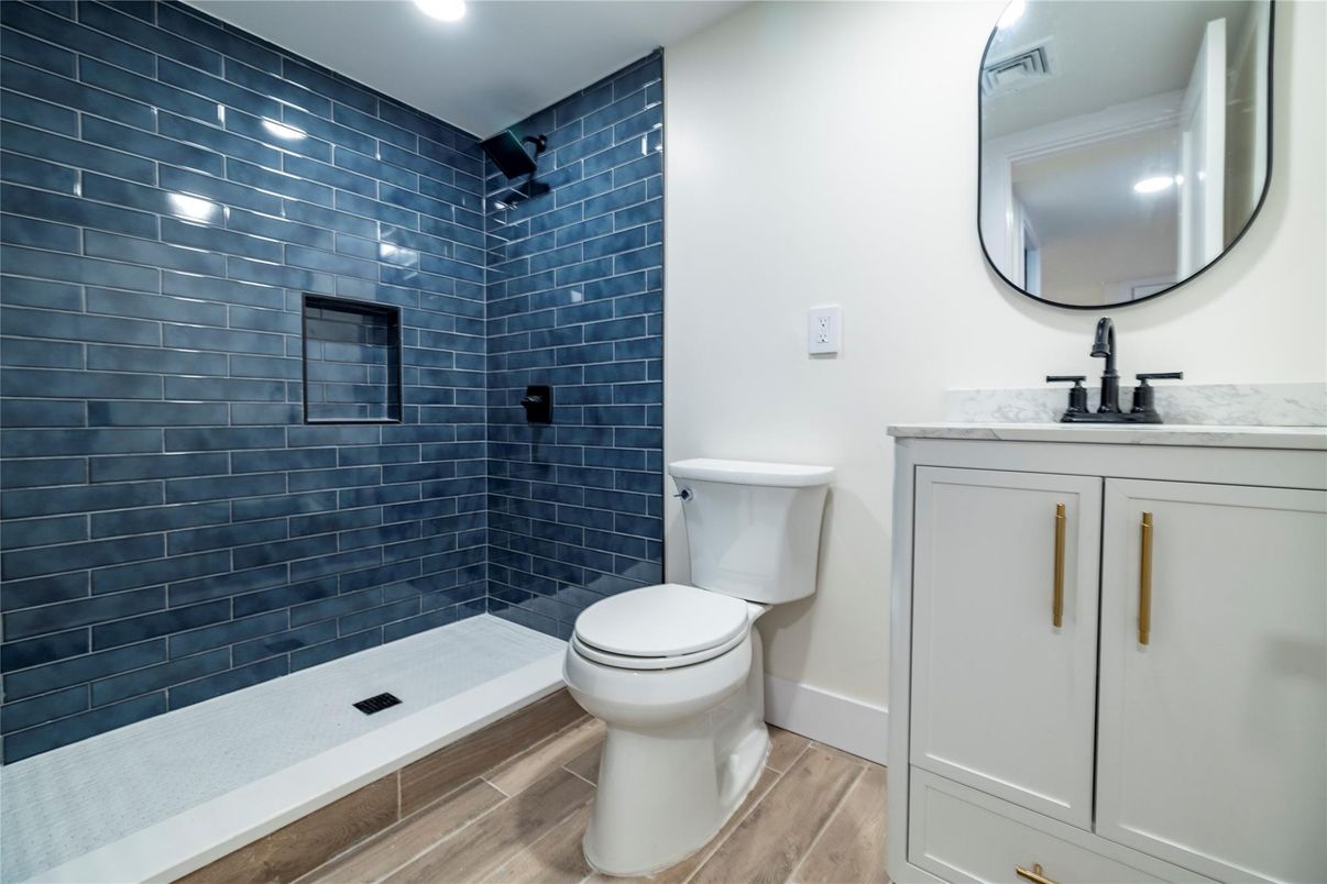 Bathroom, Interior, Recessed Lighting, Wood Texture Flooring