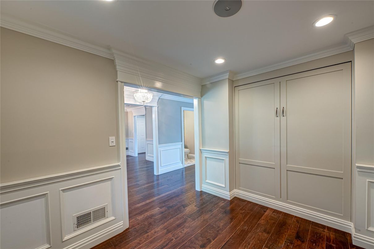 Chandelier, Empty room, Interior, Recessed Lighting, Wood Texture Flooring