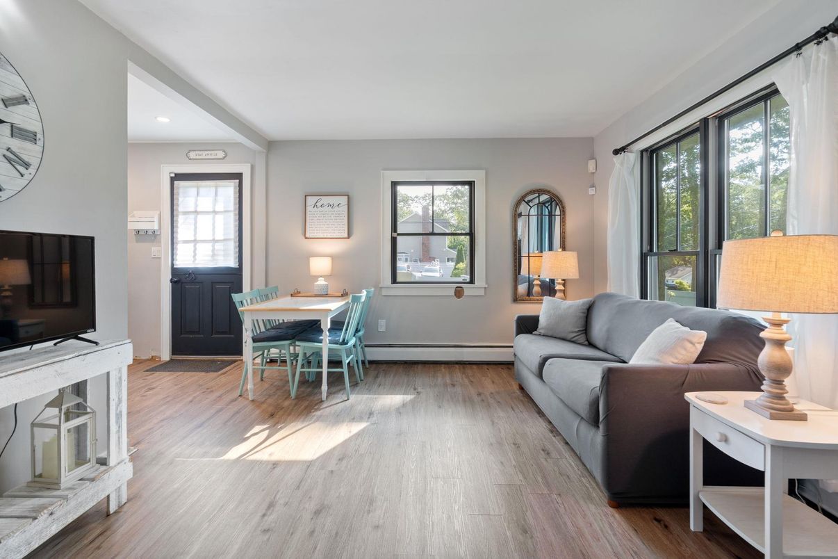 Dining room, Interior, Living room, Recessed Lighting, Wood Texture Flooring