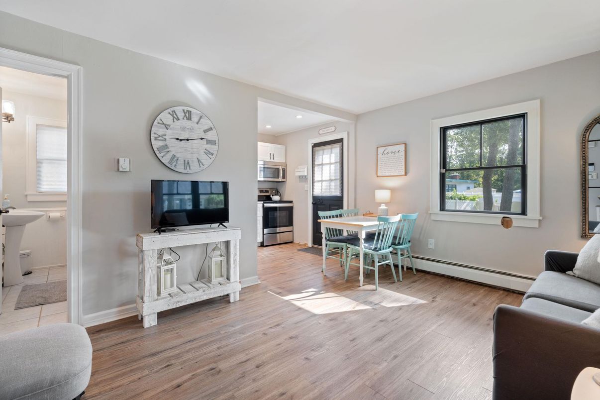 Dining room, Interior, Kitchen, Recessed Lighting, Wood Texture Flooring