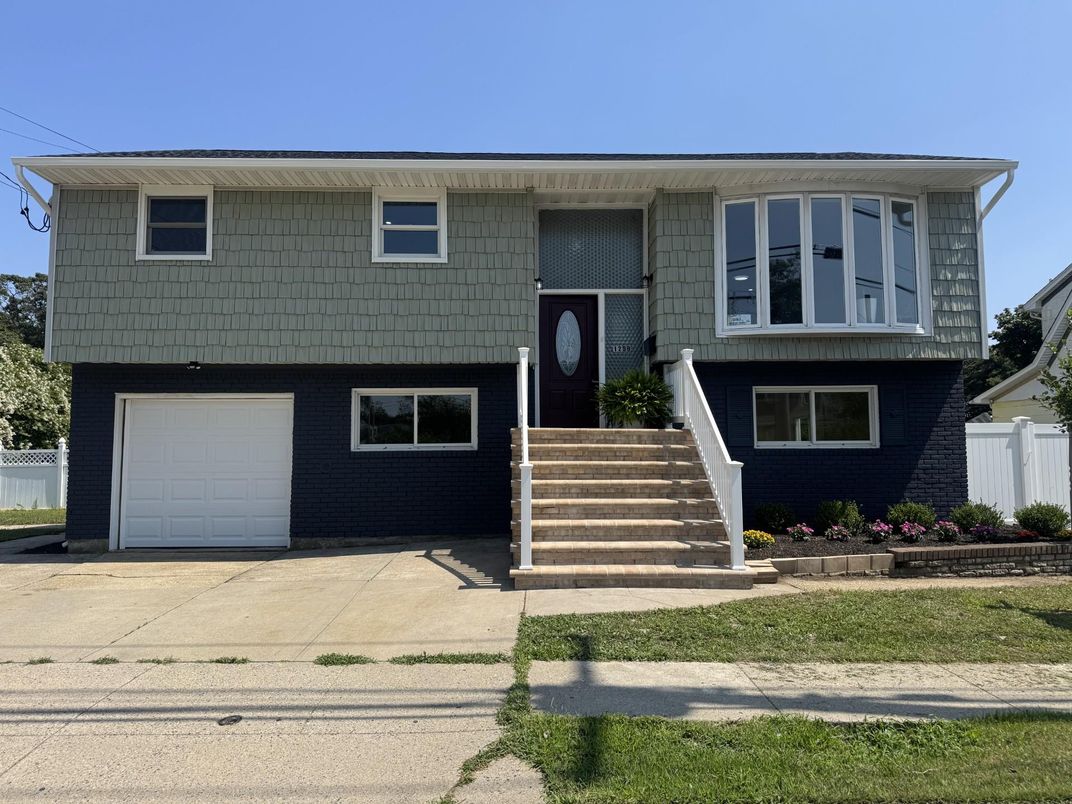 Attached, Exterior, Facade, Raised Ranch