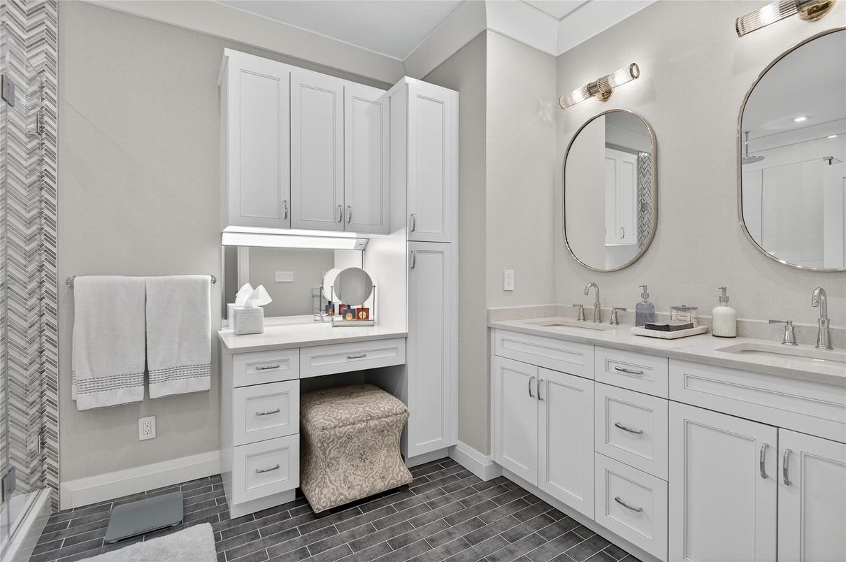 Bathroom, Dual Sink Vanities, Interior