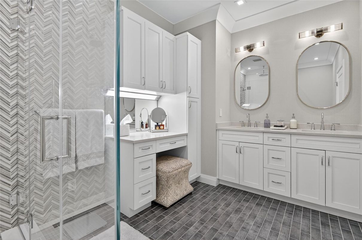 Bathroom, Dual Sink Vanities, Interior