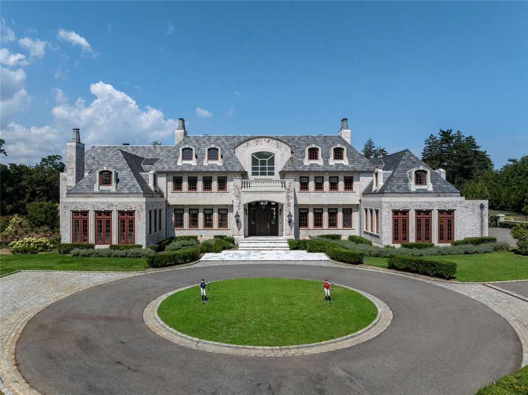 Exterior, Facade, French Provincial