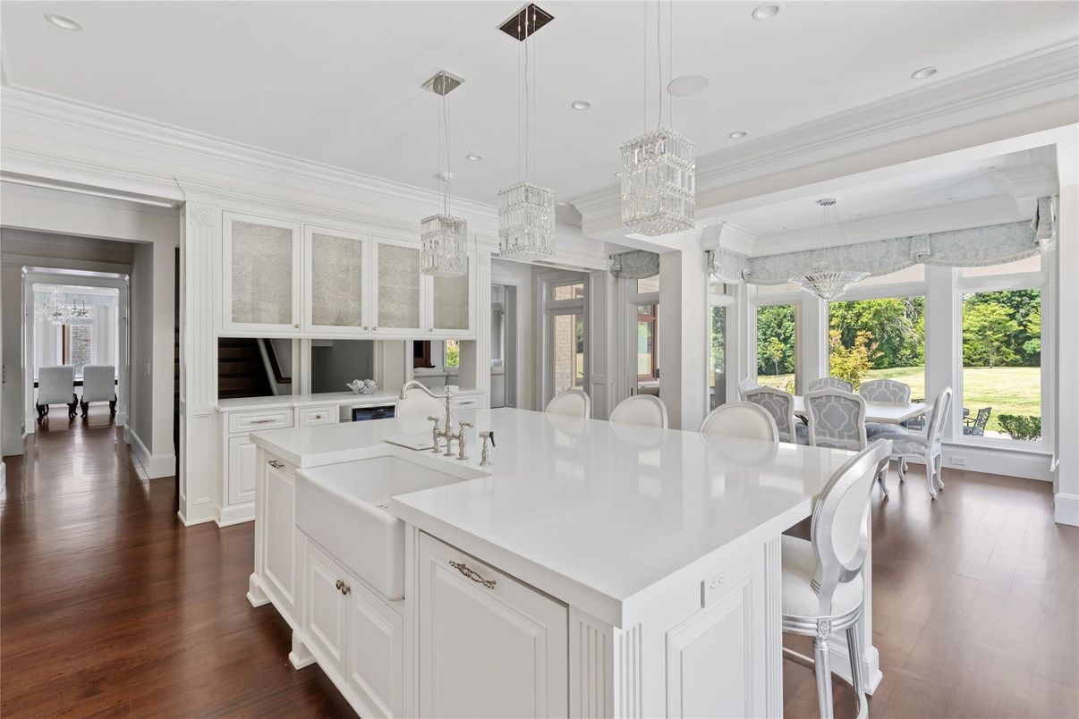 Chandelier, Dining room, Interior, Kitchen, Pendant Lights, Recessed Lighting, Wood Texture Flooring
