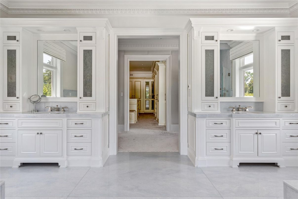 Bathroom, Dual Sink Vanities, Interior