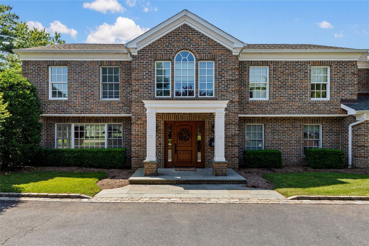 Exterior, Facade, Brick Facade, Georgian