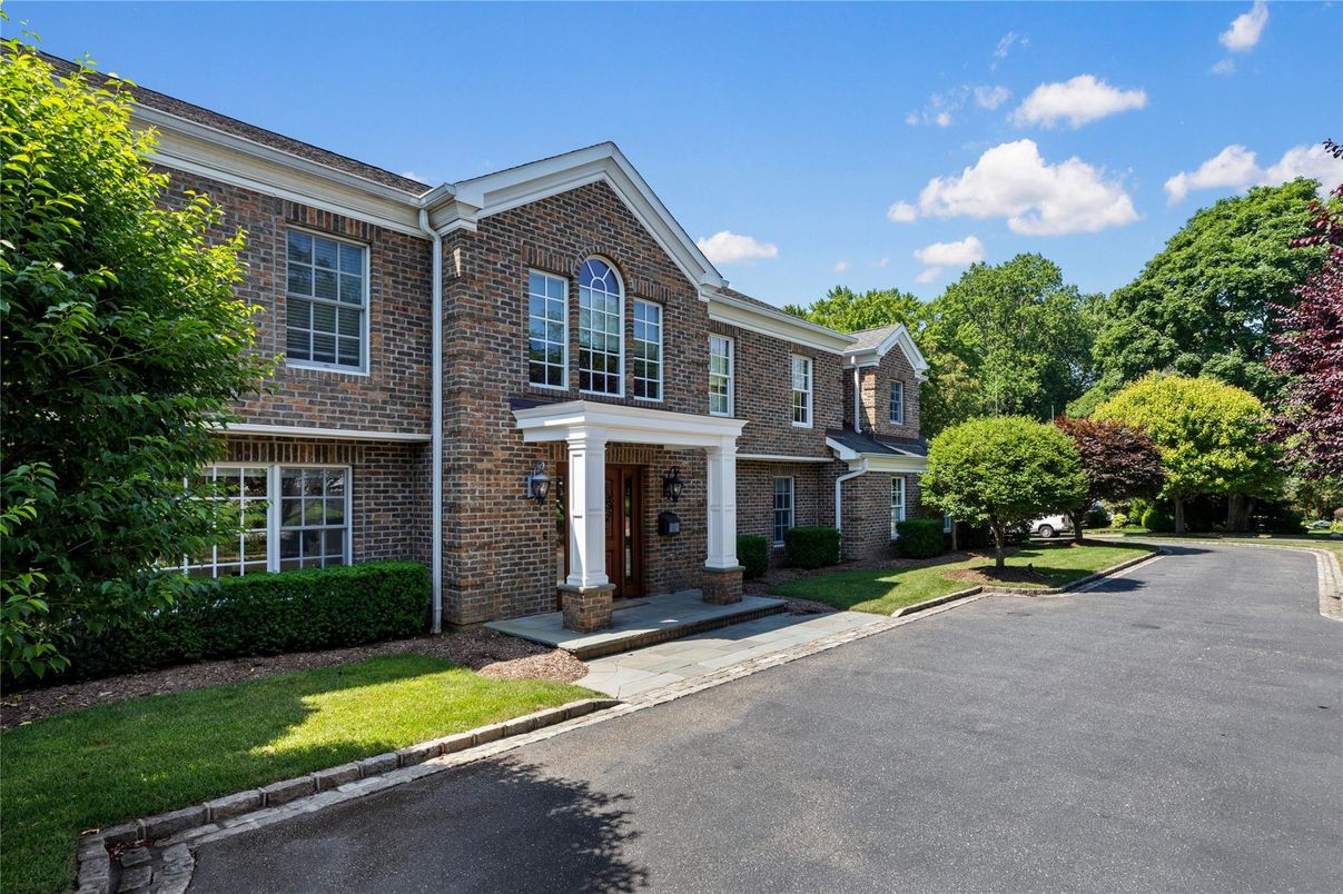 Exterior, Facade, Brick Facade, Brick Traditional