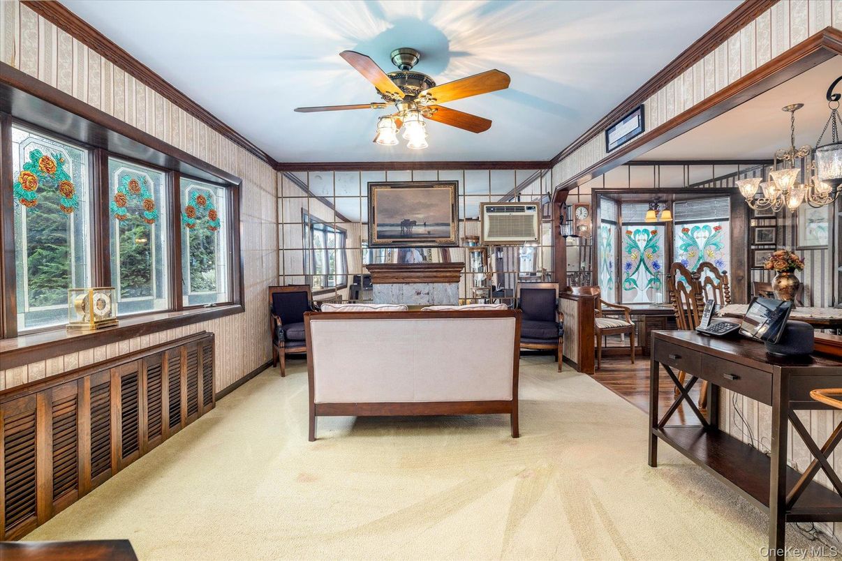 Chandelier, Interior, Living room