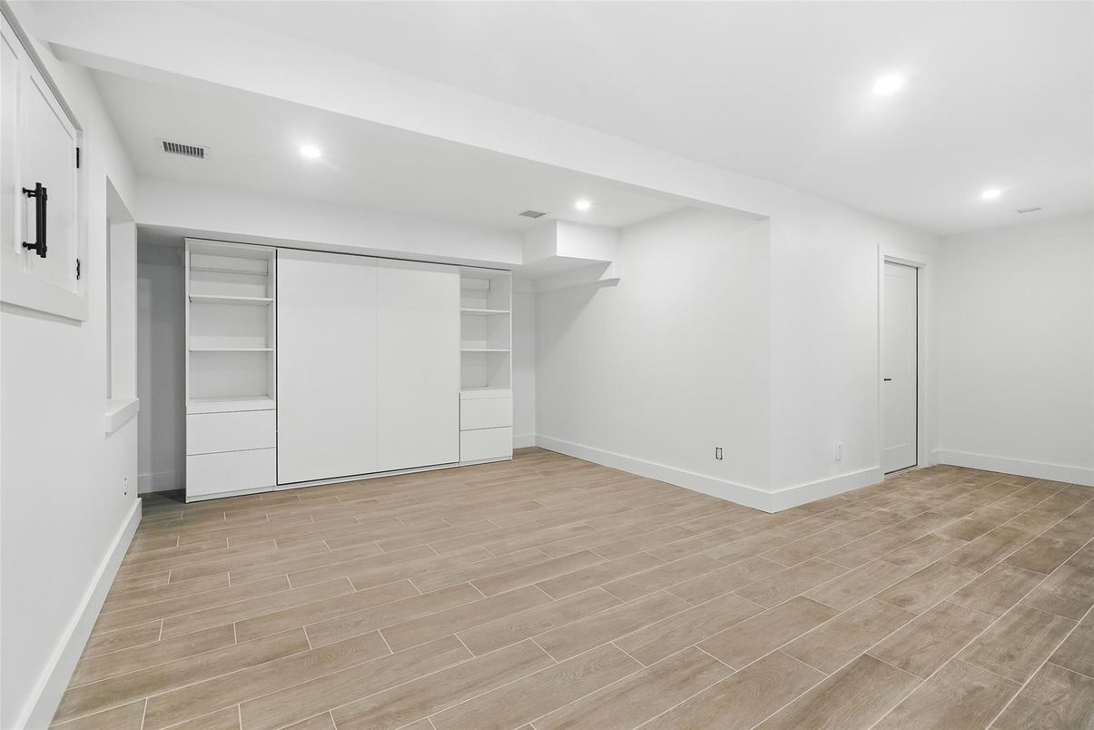 Empty room, Interior, Recessed Lighting, Wood Texture Flooring