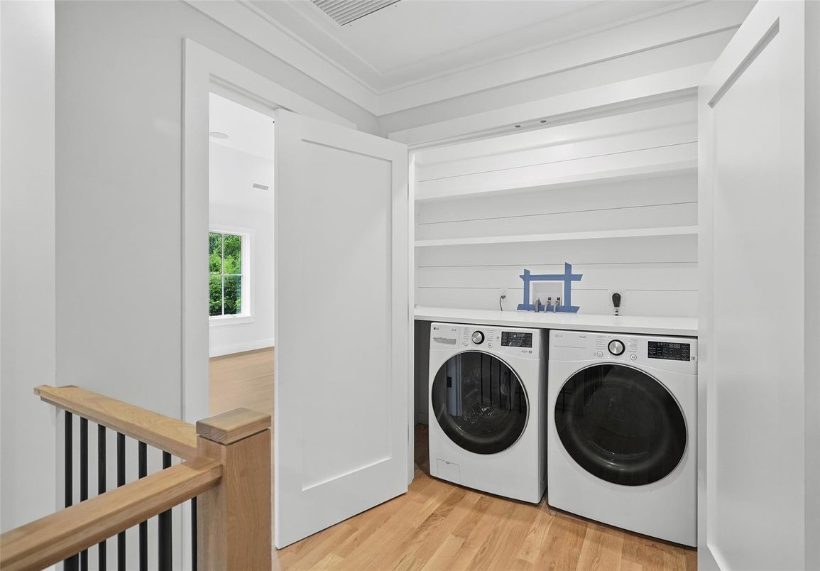 Interior, Utility Closets, Washer, Wood Texture Flooring