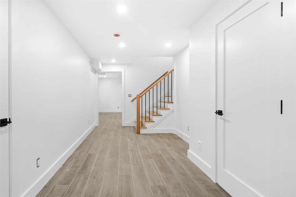 Interior, Recessed Lighting, Wood Texture Flooring