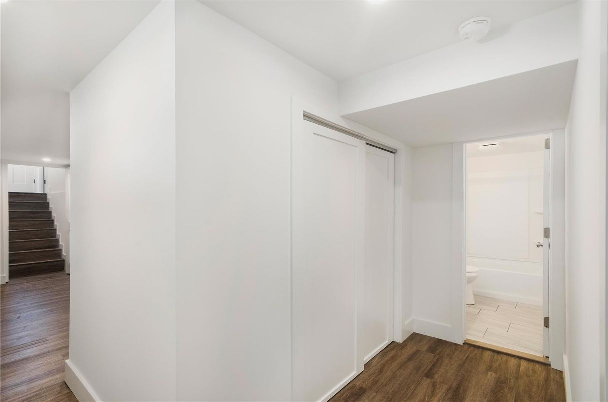 Bathroom, Interior, Recessed Lighting, Wood Texture Flooring