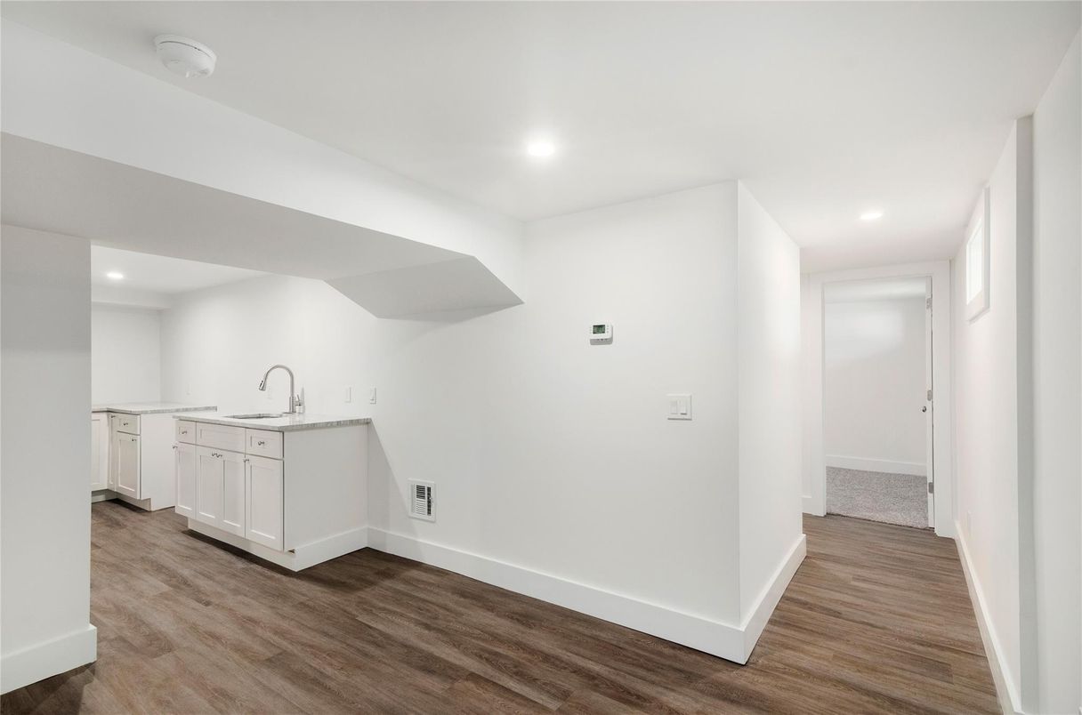 Interior, Recessed Lighting, Wood Texture Flooring